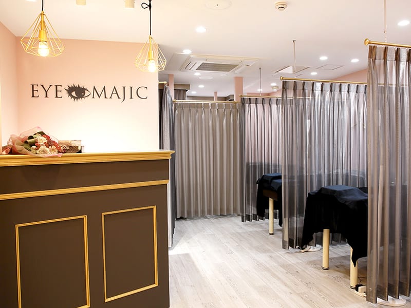 アイブロウ・まつげパーマ・パリジェンヌ EYE MAJIC 新宿南口店(新宿)のメンズ眉毛サロン