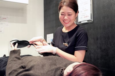 眉毛・アイブロウ専門サロン Queen’ｓ Wax 新宿店 店内写真 1枚目