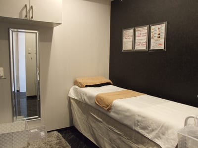 眉毛・アイブロウ専門サロン Queen’ｓ Wax 新宿店 店内写真 2枚目