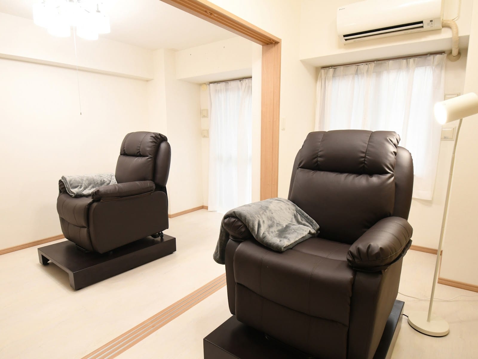 眉毛専門店アイリー天王寺店（天王寺）のメンズ眉毛サロン店内写真 1枚目