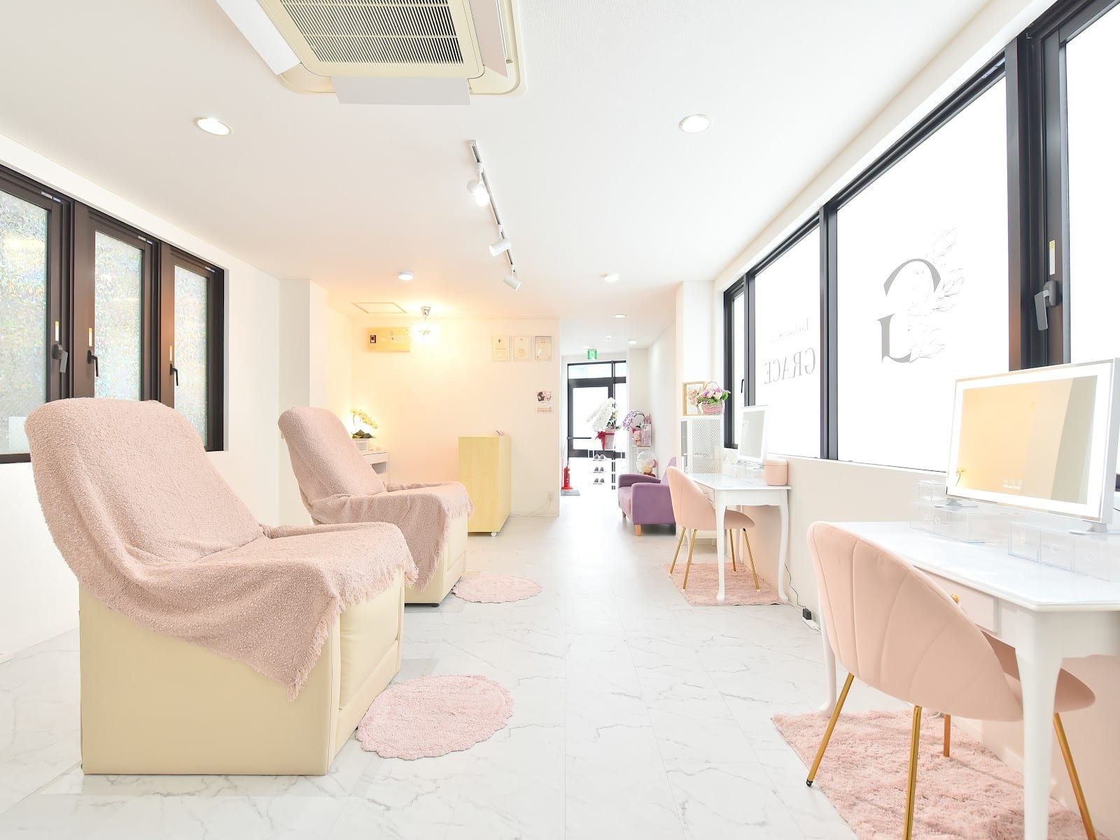Eyelash Salon GRACE（取手）のメンズ眉毛サロン店内写真 1枚目