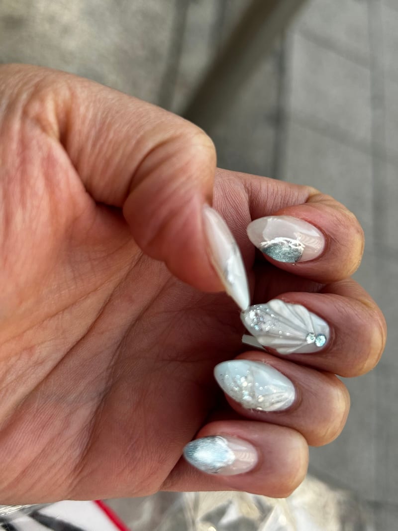 Arona nail(梅田)のメンズ眉毛サロン