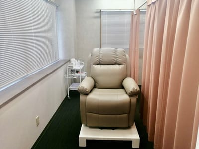 眉毛とまつげパーマの専門店 ロレインブロウ 近鉄四日市店 店内写真 2枚目