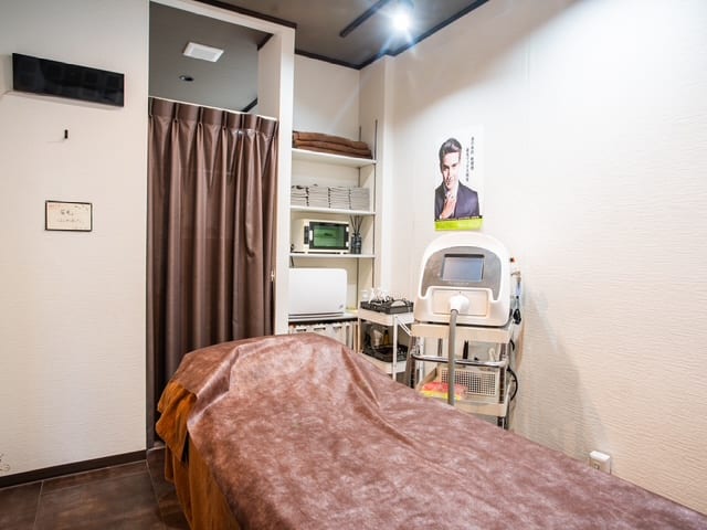 BOSS BROW 四日市店（四日市）のメンズ眉毛サロン店内写真 1枚目