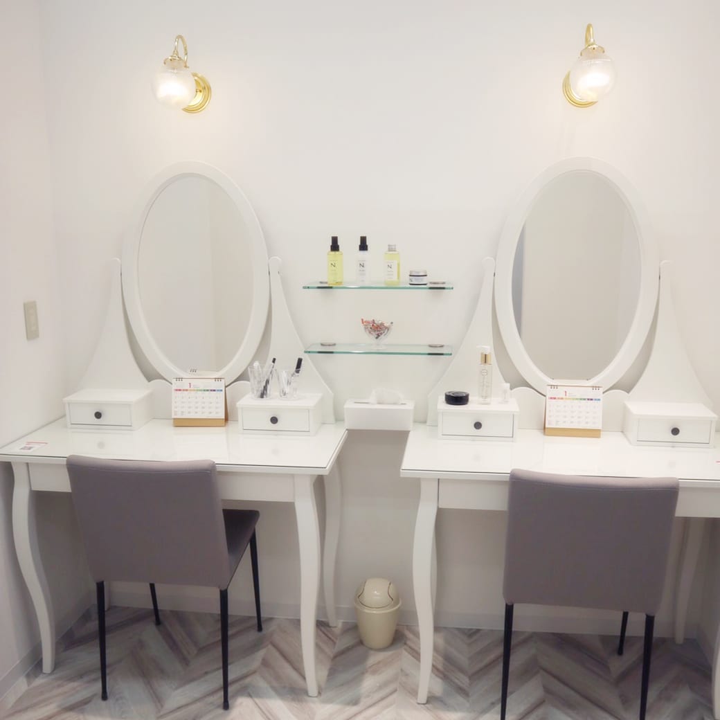 CHIC de Yokote eyelash&nail（横手）のメンズ眉毛サロン店内写真 1枚目