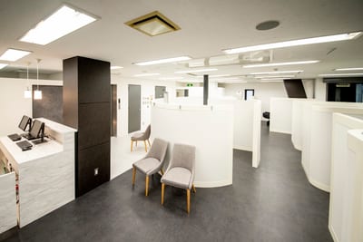 眉毛・まつ毛パーマ専門サロン エサージュ新宿店 店内写真 3枚目